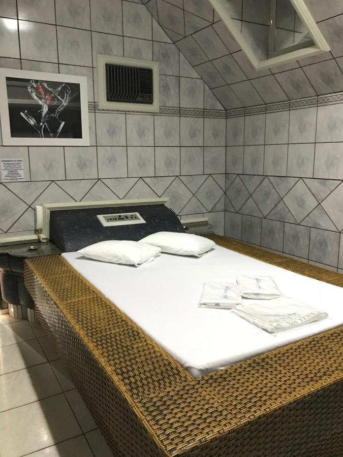 Genus Motel (Adults Only) Uberaba Eksteriør billede